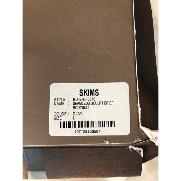 SKIMS Seamless Sculpt Brief Bodysuit Sleeveless Scoop Neck in Clay Tan NWT Large - Picture 8 of 9